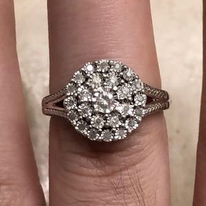 1/4 CTTW Round-Cut Sterling Silver Ring